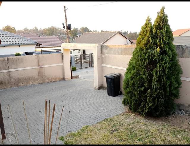 2 BEDROOM HOUSE FOR SALE IN RANDBURG CENTRAL